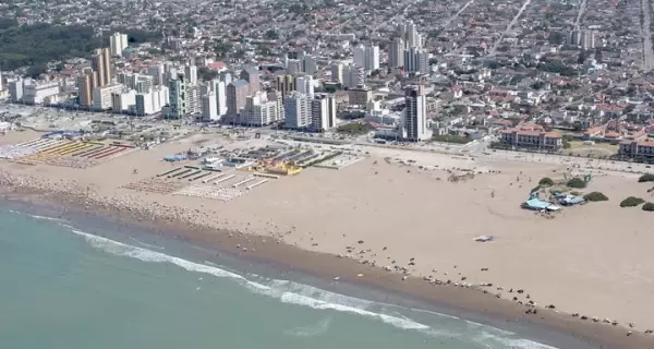 Las amplias playas de Necochea combinan mar, m�danos y bosque en un entorno natural privilegiado.