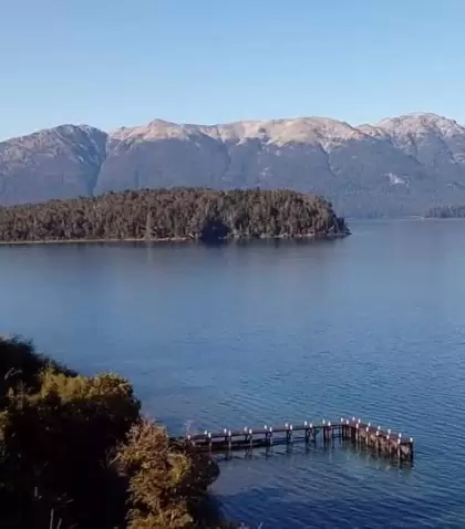 El Lago Correntoso, en Villa La Angostura, es una de las playas m�s emblem�ticas del verano patag�nico