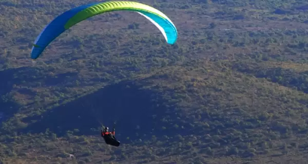 La Cumbre y Cuchi Corral, cl�sicos del vuelo libre cordob�s, con vistas �nicas al Valle de Punilla.