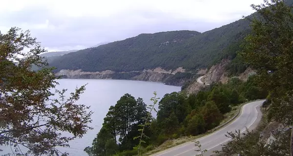 El Camino de los 7 Lagos une Villa La Angostura y San Mart�n de los Andes, atravesando algunos de los paisajes m�s bellos de la Patagonia.