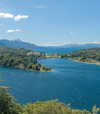 Miradores y playas de lago en la Patagonia: planes simples y memorables para viajar en familia.