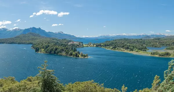 Miradores y playas de lago en la Patagonia: planes simples y memorables para viajar en familia.
