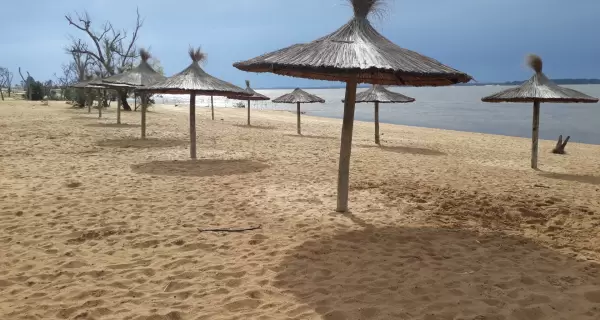 Las playas del r�o Uruguay, desde Entre R�os hasta Misiones, son una alternativa natural al mar argentino.