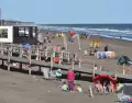 La costa argentina celebra el fin de a�o con playas iluminadas, m�sica y la energ�a del verano.