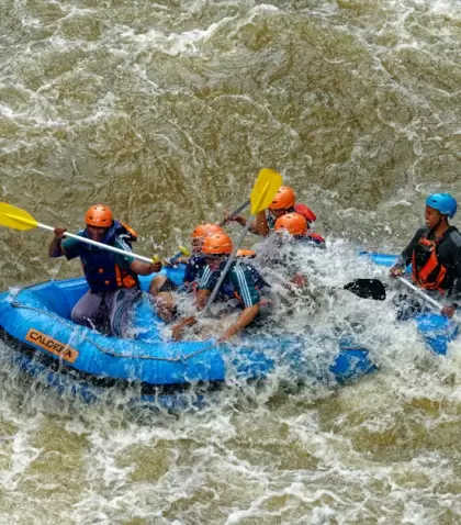 El rafting, el trekking y el kayak son protagonistas del turismo de aventura argentino durante el verano.