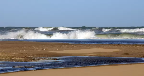 Algunas playas argentinas mantienen espacio, silencio y calma incluso en pleno verano.