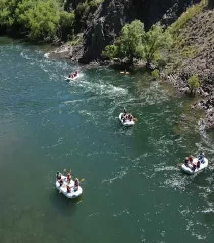 En verano, los pueblos con r�o ofrecen frescura, sombra y un ritmo perfecto para descansar.