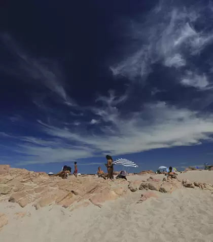 En verano, las playas del sur argentino ofrecen espacio, naturaleza y una experiencia de mar distinta.