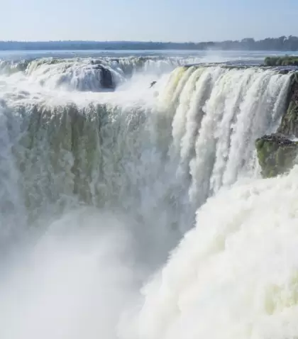 En verano, los paisajes argentinos despliegan colores y escenarios que enamoran a primera vista.