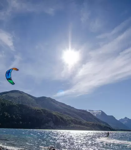En verano, las escapadas con agua ofrecen frescura, descanso y contacto directo con la naturaleza.