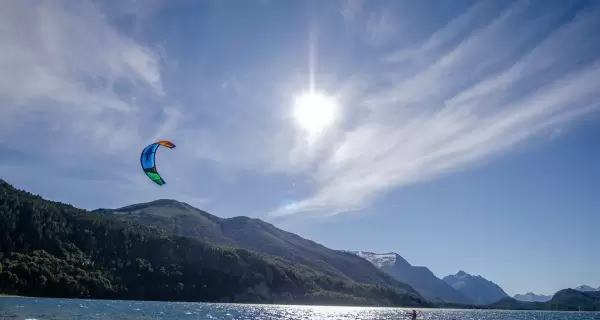 En verano, las escapadas con agua ofrecen frescura, descanso y contacto directo con la naturaleza.