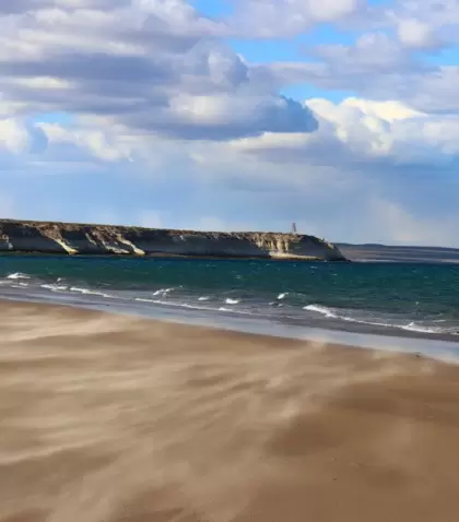 El verano argentino se define por paisajes diversos que marcan ritmo, descanso y forma de viajar.