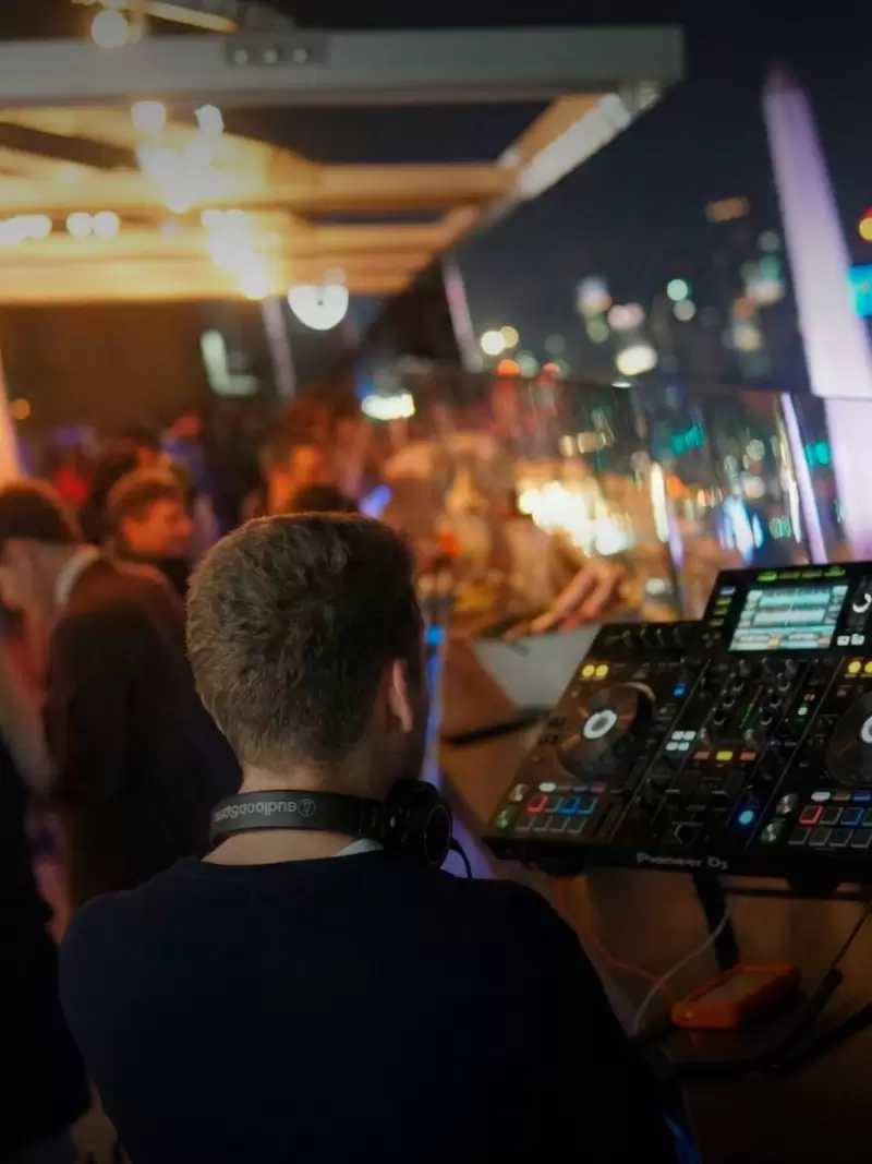 Cielo Sky Bar, Anti San Valentin