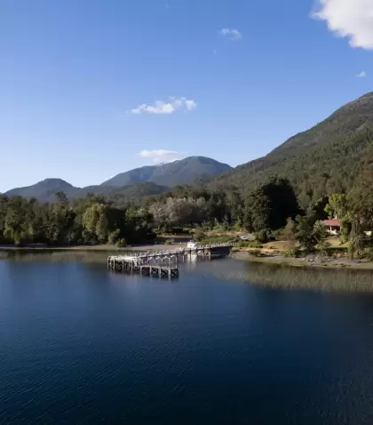 En verano, Neuqu�n combina lagos de agua fr�a y paisajes de monta�a ideales para disfrutar al aire libre.