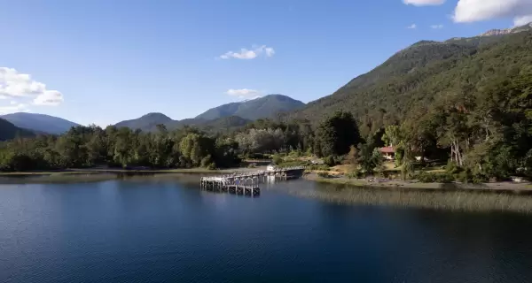 En verano, Neuqu�n combina lagos de agua fr�a y paisajes de monta�a ideales para disfrutar al aire libre.