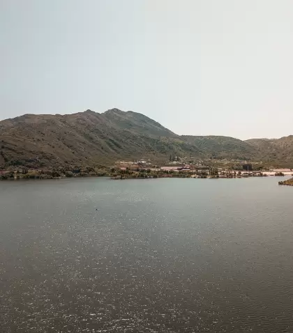 En verano, San Luis combina sierras, agua y tranquilidad para viajar sin apuro.