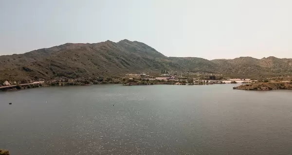 En verano, San Luis combina sierras, agua y tranquilidad para viajar sin apuro.