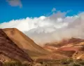 Los paisajes del norte argentino deslumbran con sus cerros rojizos.