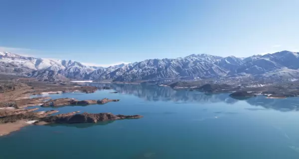 Adem�s del lago, Potrerillos es uno de los centros de turismo aventura m�s importantes de la provincia.