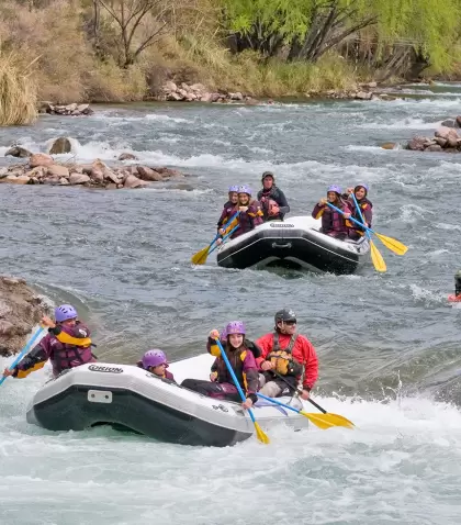 El r�o Atuel es el centro de muchas actividades de aventura.