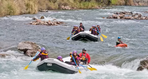El r�o Atuel es el centro de muchas actividades de aventura.