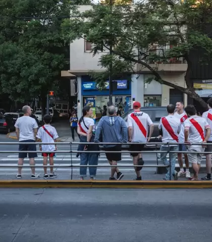 Antes y despu�s del partido, el barrio se transforma.