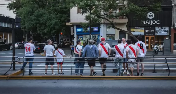 Antes y despu�s del partido, el barrio se transforma.