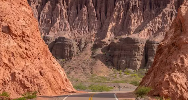 Viajar sin auto no significa ver menos, sino ver distinto.