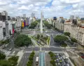 El Obelisco domina el centro porte�o con una vista panor�mica de la Avenida 9 de Julio y el coraz�n de Buenos Aires.