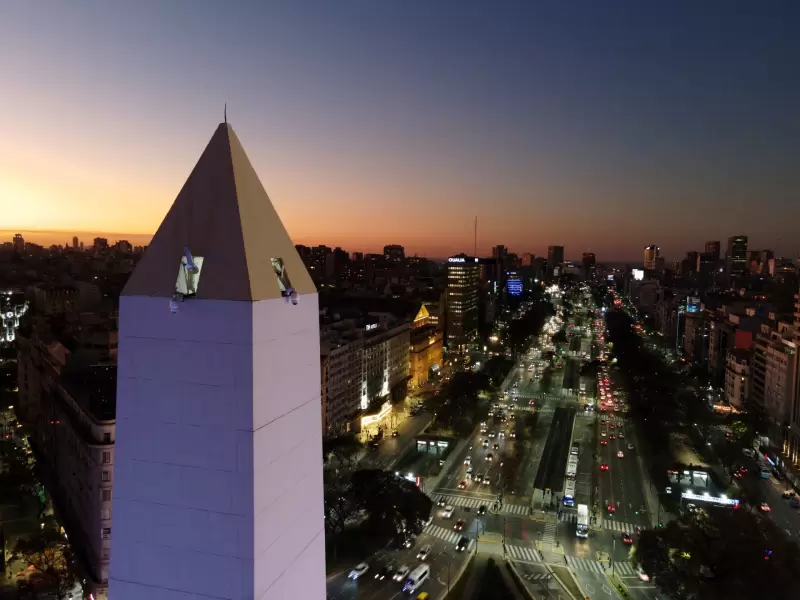 El Obelisco ofrece una de las postales m�s impactantes de Buenos Aires durante el atardecer.