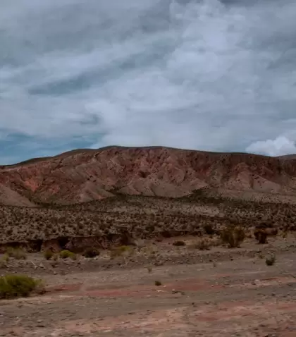El norte argentino que aparece en invierno es luminoso, silencioso y enorme.