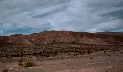 El norte argentino que aparece en invierno es luminoso, silencioso y enorme.