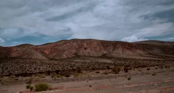 El norte argentino que aparece en invierno es luminoso, silencioso y enorme.