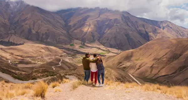 En Salta, los miradores terminan siendo mucho m�s que una parada para sacar fotos.
