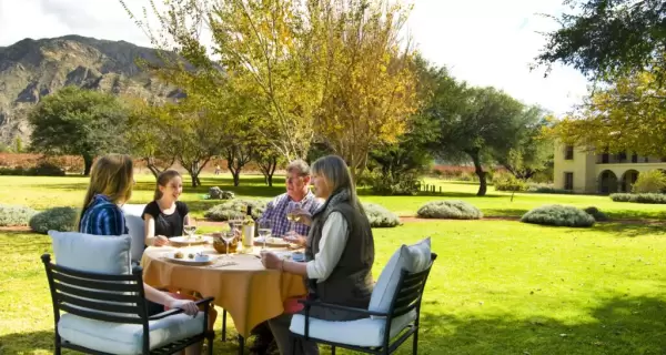 Cafayate permite viajar al Norte con otra l�gica, menos apurada y m�s sensorial.