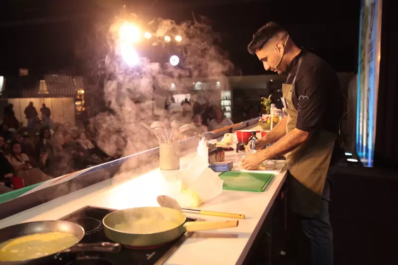 Las clases magistrales reúnen a reconocidos cocineros que comparten recetas y técnicas con el público.