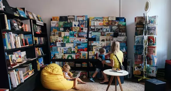 La Feria del Libro Infantil en Buenos Aires funciona porque combina accesibilidad, cultura y clima familiar.